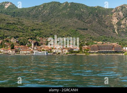 Blick auf Baveno Dorf, im Piemont am Ufer des Lago Maggiore, Italien Stockfoto