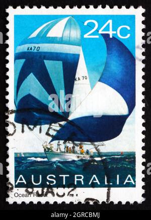 AUSTRALIEN - UM 1981: Eine in Australien gedruckte Marke zeigt Ocean Racer, Yacht, um 1981 Stockfoto