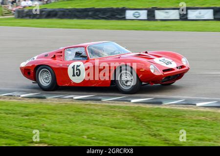 1963 ISO Bizzarrini A3C classic, Oldtimer, Rennen in der RAC Tourist Trophy beim Goodwood Revival 2014. Rennsportwagen der 60er Jahre Stockfoto