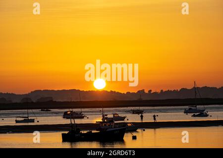 Sonnenuntergang über dem Fluß Deben Felixstowe Ferry Suffolk UK Stockfoto