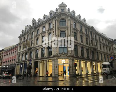 Oslo. September 2021. Das am 30. September 2021 aufgenommene Foto zeigt das NIO-Haus in Oslo, der Hauptstadt Norwegens. Der chinesische Elektrofahrzeughersteller NIO eröffnete am Donnerstag sein erstes NIO-Haus in Europa hier in Norwegens Hauptstadt und begann mit dem Verkauf seines ES8-Elektrosportfahrzeugs in Nordeuropa.ZUM START MIT dem "chinesischen Elektrofahrzeughersteller NIO eröffnet erstes NIO-Haus in Norwegen" Quelle: Zhu Sheng/Xinhua/Alamy Live News Stockfoto