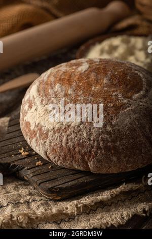 Köstliches und schönes Brot aus Sauerteig, alles hausgemacht Stockfoto