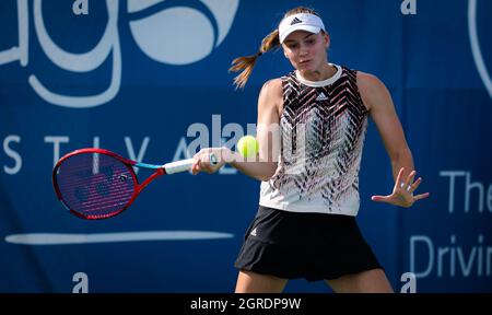 Chicago, USA. September 2021. Elena Rybakina aus Kasachstan in Aktion während der dritten Runde des Chicago Fall Tennis Classic WTA 500 Tennisturniers 2021 gegen Veronika Kudermetova aus Russland am 30. September 2021 in Chicago, USA - Foto: Rob Prange/DPPI/LiveMedia Kredit: Independent Photo Agency/Alamy Live News Stockfoto