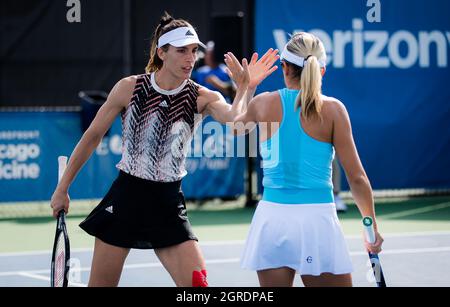 Chicago, USA. September 2021. Andrea Petkovic aus Deutschland spielt Doppel mit Partner Kveta Peschke beim 2021 Chicago Fall Tennis Classic WTA 500 Tennisturnier am 30. September 2021 in Chicago, USA - Foto: Rob Prange/DPPI/LiveMedia Kredit: Unabhängige Fotoagentur/Alamy Live News Stockfoto