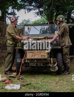 amerikanische Soldaten des Zweiten Weltkriegs bei der Nachstellung Stockfoto