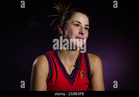 Chicago, USA. September 2021. Belinda Bencic aus der Schweiz spricht mit den Medien nach der dritten Runde des Chicago Fall Tennis Classic WTA 500 Tennisturniers 2021 am 30. September 2021 in Chicago, USA - Foto: Rob Prange/DPPI/LiveMedia Kredit: Independent Photo Agency/Alamy Live News Stockfoto