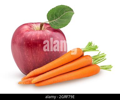 Roter Apfel mit Blatt und Karotten isoliert auf weißem Hintergrund. Beschneidungspfad. Volle Schärfentiefe. Stockfoto