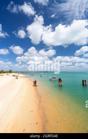 Kleine Boote an der Bootsrampe am Seisia Beach, Cape York Peninsula, Far North Queensland, Australien Stockfoto