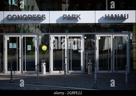 Hanau, Deutschland. Oktober 2021. Der Congress Park Hanau. Am 6. Oktober wird der Vater des Hanau-Attentäters vor dem Amtsgericht Hanau wegen Beleidigung der Polizei in drei Fällen vor Gericht gestellt werden müssen. Aufgrund des erwarteten großen öffentlichen Interesses wird der Prozess im Congress Park Hanau stattfinden. Quelle: Sebastian Gollnow/dpa/Alamy Live News Stockfoto