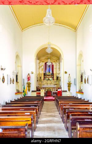 Altar in der Pfarrei St. Sebastian in Itaipu, Bundesstaat Rio de Janeiro, Brasilien. Stockfoto