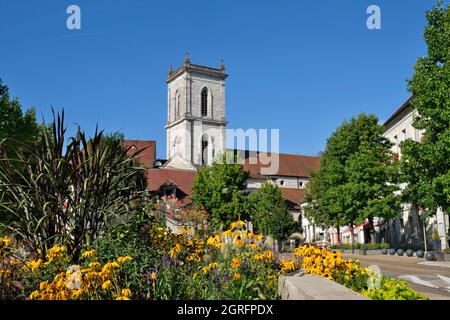 Frankreich, Doubs, Baume les Dames, Place de la Republique, Kirche Saint Martin, Torhaus aus dem 19. Jahrhundert Stockfoto