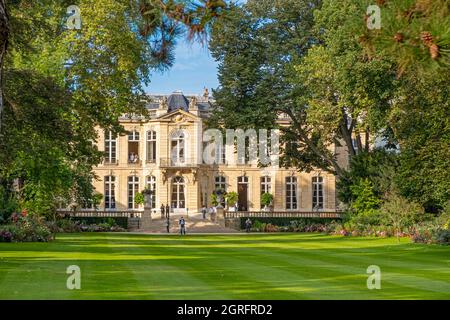 Frankreich, Paris, das Hotel de Matignon und das Büro des Premierministers, der 3 Hektar große Park, die größte private Grünfläche in Paris Stockfoto