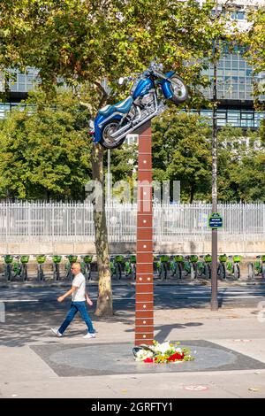 Frankreich, Paris, Esplanade Johnny Hallyday vor der AccorHotels Arena, Skulptur von Bertrand Lavier mit dem Titel Quelque chose de... Stockfoto