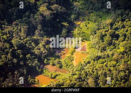 Frankreich, Französisch-Guayana, Saül, Parc Amazonien de Guyane, Luftaufnahme eines ehemaligen illegalen Goldbergbaus und dessen ökologische Verwüstung im Tropenwald noch gut sichtbar (Luftaufnahme) Stockfoto