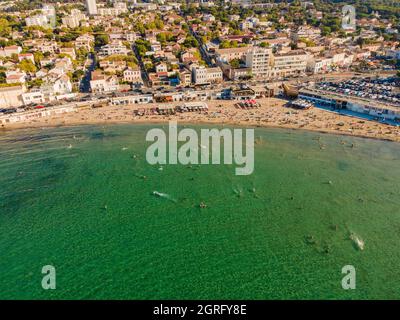 Frankreich, Bouches du Rhone, Marseille, der Strand von Pointe Rouge (Luftaufnahme) Stockfoto