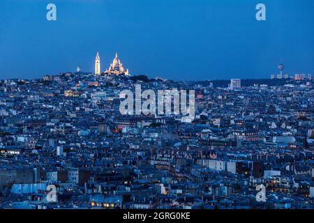 Frankreich, Paris, Montmartre und Sacre Coeur vom Ternes-Viertel aus gesehen Stockfoto