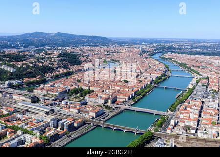 Frankreich, Rhone, Lyon, zwischen 2. Und 3. Arrondissement, Brücken über die Rhone (Luftaufnahme) Stockfoto