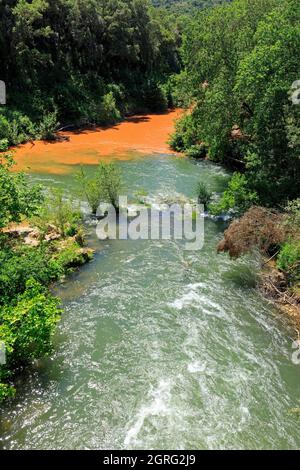 Frankreich, Var, Dracenie, Les Arcs sur Argens, der Fluss L'Argens, die Schluchten der Tournavelle, münden nach einem starken Sturm in den Fluss Aille Stockfoto