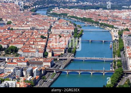 Frankreich, Rhone, Lyon, zwischen 2. Und 3. Arrondissement, Brücken über die Rhone (Luftaufnahme) Stockfoto
