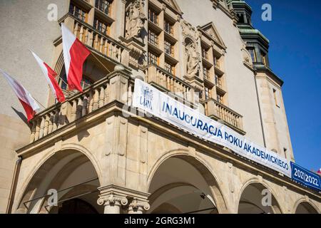 Posen, Wielkopolska, Polen. Oktober 2021. Eröffnung des Akademischen Jahres 2021/2022 an der Adam Mickiewicz Uniwesity in Poznan, Polen. (Bild: © Dawid Tatarkiewicz/ZUMA Press Wire) Bild: ZUMA Press, Inc./Alamy Live News Stockfoto