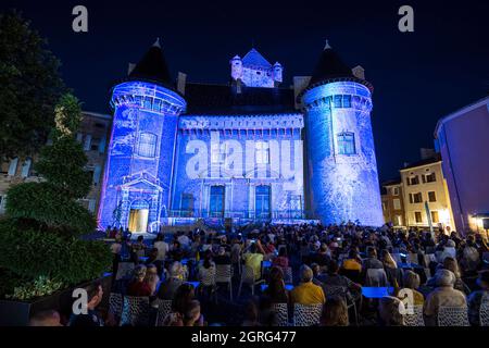 Frankreich, Ardeche, Aubenas, Chateau, Region des Lumieres produziert vom Allumeurs de Reve Stockfoto