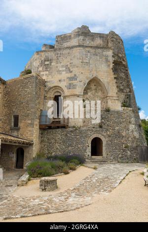 Frankreich, Alpes de Haute Provence, Simiane la Rotonde, Schloss und seine Rotonde aus dem 12. Jahrhundert, Innenhof Stockfoto