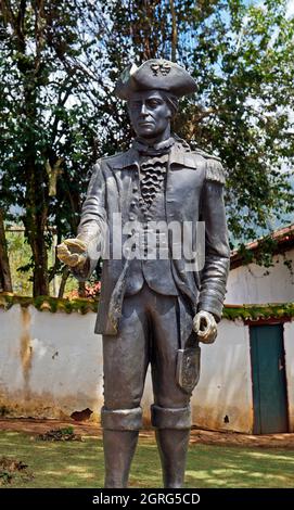 TIRADENTES, MINAS GERAIS, BRASILIEN - 15. JANUAR 2018: Junge Tiradentes-Statue auf dem öffentlichen Platz im historischen Zentrum Stockfoto