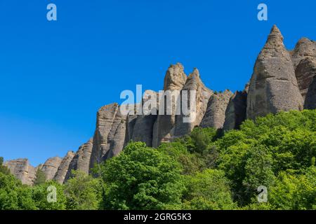 Frankreich, Alpes de Haute Provence, Les Mees, Felsen der Büßer Stockfoto