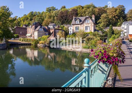 Frankreich, Eure, das Risle-Tal und Pont-Audemer bezeichneten die schönsten Umwege Frankreichs, das kleine Venedig der Normandie, das die Schleuse des Risle-Kurses regelt Stockfoto