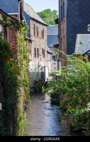 Frankreich, Eure, das Risle-Tal und Pont-Audemer bezeichneten die schönsten Umwege Frankreichs, das kleine Venedig der Normandie, historische Fachwerkhäuser (15.-17. Jahrhundert), am Rande von Kanälen, die Wasser aus der Risle in das Stadtzentrum bringen, um ehemalige Gerbereien zu versorgen Stockfoto