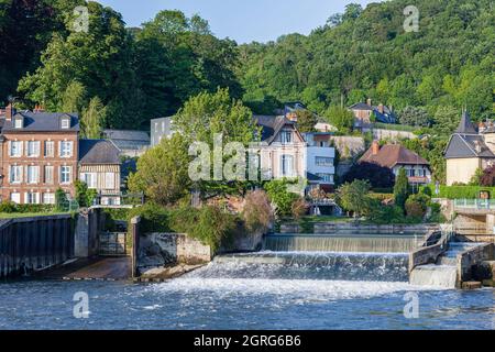 Frankreich, Eure, Risle Valley, Pont-Audemer, bezeichneten die schönsten Umwege Frankreichs, das kleine Venedig der Normandie genannt wird, und regelten die Schleuse des Risle-Kurses und den Fischweg Stockfoto