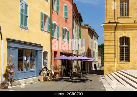 Frankreich, Var, Provence Verte, Saint Maximin la Sainte Baume, rue de l'Hôtel de Ville (Rathausstraße) Stockfoto