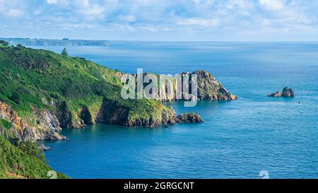 Frankreich, Cotes d'Armor, Plouha, der Wanderweg GR 34 oder Zollweg folgt den Plouha-Klippen, dem höchsten der Bretagne Stockfoto