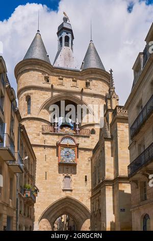 Frankreich, Gironde, Bordeaux, UNESCO-Weltkulturerbe, Saint-Pierre-Viertel, Porte Cailhau oder Porte du Palais aus dem 15. Jahrhundert mit gotischer Architektur Stockfoto