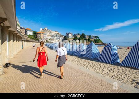 Frankreich, Ille-et-Vilaine, Dinard, searesort entlang der GR 34 Wanderweg oder Zollweg, Ecluse Strand Stockfoto