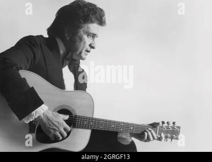 JOHNNY CASH (1932-2003) Werbefoto des amerikanischen Sängers, Songwriters und Filmschauspielers um 1965 Stockfoto