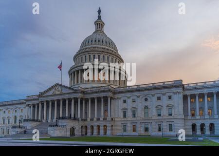 WASHINGTON DC, USA - 1. OKTOBER: Weniger als 24 Stunden vor der Schließung einer potenziellen Regierung der Kongress debattiert immer noch darüber, wie die Regierung offen gehalten werden kann. Stockfoto