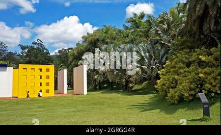 BRUMADINO, MINAS GERAIS, BRASILIEN - 17. JANUAR 2018: Tropischer Garten im Instituto Inhotim (Inhotim-Institut) Stockfoto