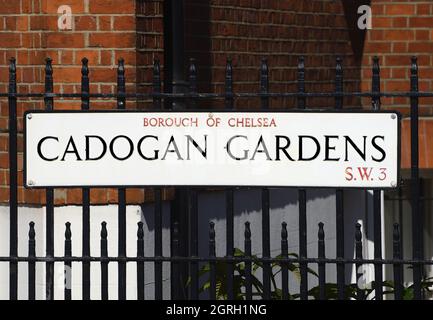 London, England, Großbritannien. Straßenschild: Cadogan Gardens. Chelsea, SW3 Stockfoto