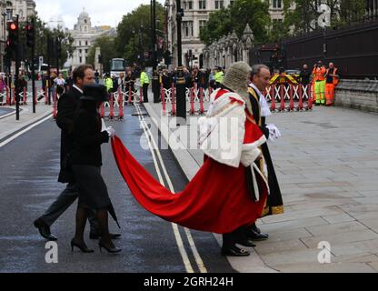 London, England, Großbritannien. Oktober 2021. Der stellvertretende Premierminister und Justizminister DOMINIC RAAB und Lord Chief Justice von England und Wales, Lord BURNETT VON MALDON, kommen zur Eröffnung des Rechtsjahres im Vereinigten Königreich ins Parlament. (Bild: © Tayfun Salci/ZUMA Press Wire) Stockfoto