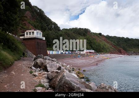 Blick auf den Strand von Oddicombe und die Babbacombe Cliff Railway in Babbacombe, Torquay, Großbritannien Stockfoto