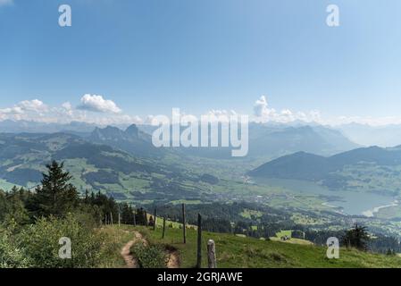 Blick vom Wildspitz auf den Großen und Kleinen Mythischen Berg bei Lauerzersee, Schweiz Stockfoto