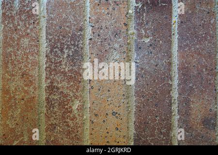 Vintage vertikale Fliesen auf dem Boden oder an der Wand. Geflieste Wand Textur Hintergrund. Stockfoto