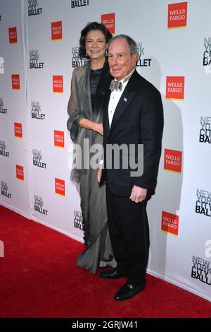 Diana Taylor und Michael Bloomberg nehmen am 30. September 2021 an der Herbst Fashion Gala des New York City Ballet 2021 im Lincoln Center Plaza in New York Cit Teil Stockfoto