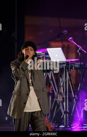 (9/27/2021) Arianna Del Ghiaccio alias Ariete, italienische Singer-Songwriterin bei einem Konzert in der Cavea des Auditorium Parco della Musica in Rom. Die sehr junge Musikerin, gerade zwanzig Jahre alt, war die Sängerin des Werbespot Cornetto Algida 2021 und bekannt für ihre Teilnahme an „X Factor“, die ihre Karriere als Popmusikerin, Singer-Songwriter, gefolgt von ihren ganz jungen Fans, markierte. Ein weiterer junger Musiker Tenth Sky eröffnet das Konzert. (Foto von Daniela Franceschelli/Pacific Press/Sipa USA) Stockfoto