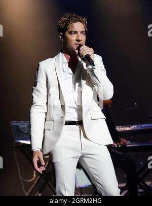 Miami Beach, FL - SEP 30: David Bisbal tritt am 30. September 2021 während seiner Gira en Tus Planes 2020 im Fillmore Miami Beach im Jackie Gleason Theater in Miami Beach, Florida, auf. (Foto von Alberto E. Tamargo/Sipa USA) Stockfoto