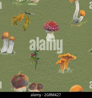 Nahtloses Muster mit handgezeichneten Elementen in Gouache mit Pilzen und Pflanzen. Stockfoto