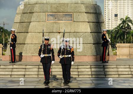 Wachwechsel am Rizal-Denkmal in Luneta, Manila, Philippinen Stockfoto