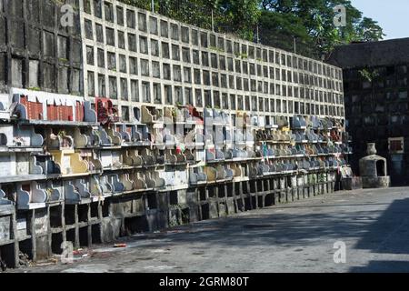 Grabmauer auf dem Chinesischen Friedhof von Manila, Manila, Philippinen Stockfoto