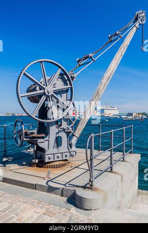 Kleiner Kran auf Langelinie Strandpromenade in Kopenhagen, Dänemark Stockfoto